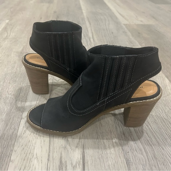 ⭐️ MAURICES Black Open-Toe Heeled Sandals - Picture 1 of 4